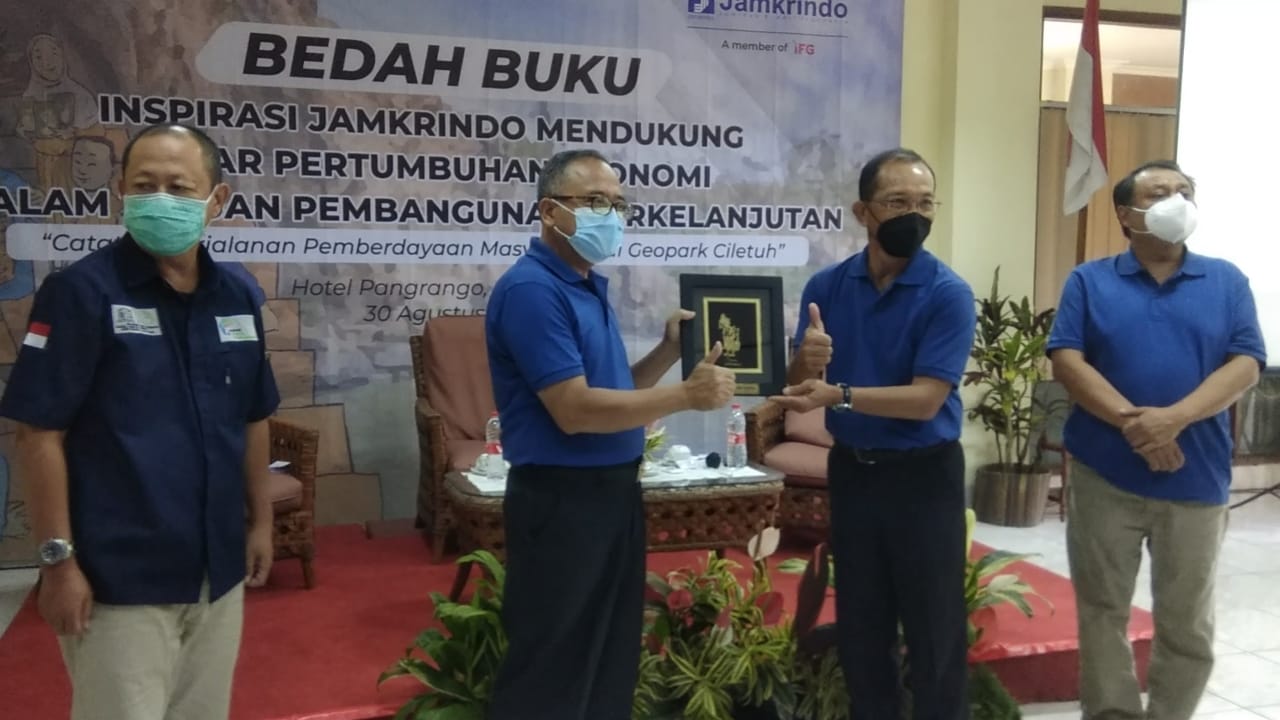 BEDAH BUKU, JAMKRINDO SAMPAIKAN SEPAK TERJANGNYA