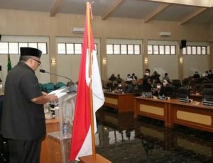 BUPATI SUKABUMI SAMPAIKAN MANFAAT PENYERTAAN MODAL DAN PENGUATAN KINERJA PERUMDA DI PARIPURNA