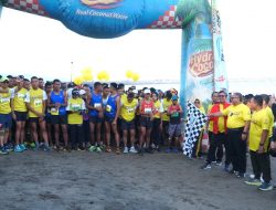 BUPATI SUKABUMI MELEPAS 1100 PESERTA MENPORA BEACH TRAIL RUN 2022