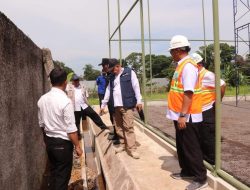 WABUP IYOS TINJAU PROGRES PEMBANGUNAN MINI SOCCER DAN BALAI BENIH IKAN