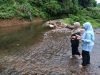 DINAS PERIKANAN SUKABUMI TINJAU LOKASI RESTOCKING IKAN DI CURUG MANGLID CIDAHU