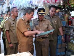 MONITORING PASAR SUKARAJA, SEKDA : STOK DAN HARGA BAHAN POKOK RELATIF STABIL