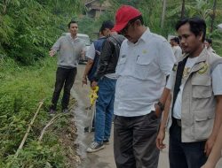 Kadis PU Tinjau Jalan Longsor Sukadamai Untuk Penanganan Segera