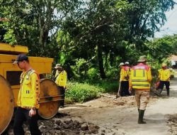 DPU KAB. SUKABUMI RESPON KELUHAN WARGA, LAKUKAN PENANGANAN JALAN CIJAKSA JAMPANGKULON