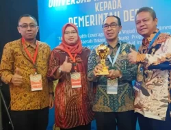 PEMKAB SUKABUMI MENERIMA PENGHARGAAN UHC AWARD TAHUN 2023 DARI KEMENKO PMK REPUBLIK INDONESIA