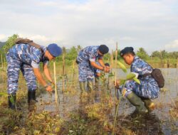 SATRAD 216 CIBALIMBING TURUT SERTA DALAM GIAT PENANAMAN MANGROVE NASIONAL SECARA SERENTAK OLEH TNI, PEMKAB SUKABUMI DAN MASYARAKAT