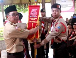 KETUA KWARCAB KAK ADE SURYAMAN LEPAS PESERTA LOMBA TINGKAT IV GERAKAN PRAMUKA KAB SUKABUMI