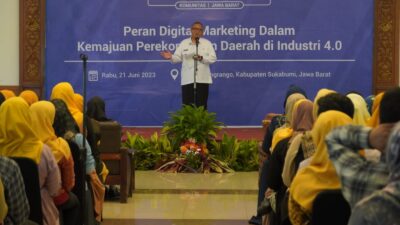 Webinar Literasi Digital, Bupati Minta Manfaatkan Peran Digital Untuk Branding Produk Ekonomi Kreatif