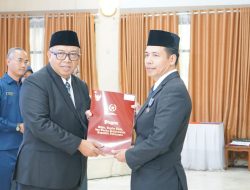 21 PNS Menerima Penghargaan Satyalencana Karya Satya, Bupati “Motivasi Pencapaian Kinerja Terbaik”