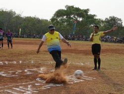 Tutup Open Turnamen Sepakbola Bupati Cup di Waluran, Bupati “Langkah Positif Pencarian Bibit Atlet Handal”.