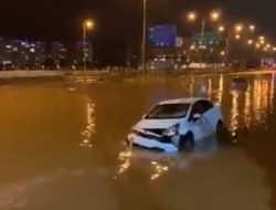 Video Badai Puting Beliung Raksasa Hantam Israel, Tel Aviv Banjir Bandang