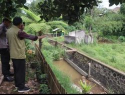 SEKDA PANTAU TITIK LOKASI BANJIR DI DESA CIMANGKOK SUKALARANG