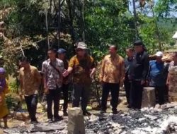 RUMAH WARGA TERBAKAR, H. MARWAN BANGUNKAN KEMBALI