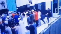 Video Remaja Bawa Sajam Serang Jemaah Saat Shalat Subuh di Masjid