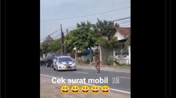 Video Langka, Pria Telanjang Berani Hentikan Rombongan Pejabat, Dikawal Patroli