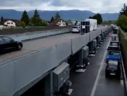 Video Inovasi Pekerjaan Umum, Pengaspalan Jalan di Swiss Tanpa Kemacetan, Gunakan Jembatan Layang Bergerak