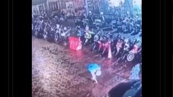 Video Tubuh Nenek Renta 72 Tahun Tersungkur Dilindas Mobil di Palembang