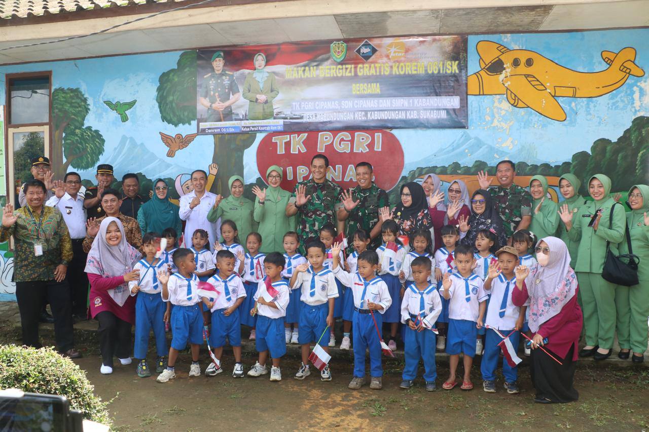 Sekda Dampingi Danrem 061/Suryakencana Kunker Pemberian Makanan Bergizi di Wilayah Kabandungan