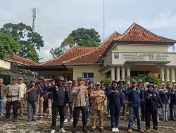 Penertiban APK Pilkada 2024 di Kecamatan Sukaraja Aman dan Lancar