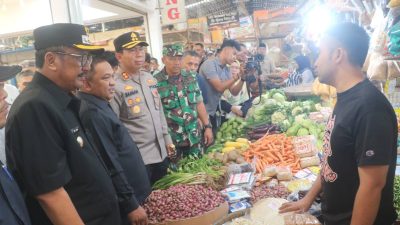 Pastikan Stok Dan Harga Bahan Pokok, Bupati Sukabumi Monitoring Pasar Semi Modern Palabuhanratu