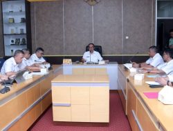 Sekda ppimpin rapat tindak lanjut Koperasi Desa Merah Putih