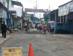 UPTD PU wilayah III Cicurug Lakukan Pemeliharaan Ruas Jalan Warungceuri-Purwasari