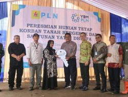 Bupati Asep Japar serahkan HunTap kepada korban bencana di Kampung Naringgul JampangTengah