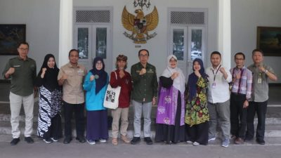 Kepala Diarpus Kab Sukabumi Dampingi Sekda Bahas Literasi Dengan Yayasan Sukuraga