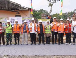 Bupati letakkan Batu Pertama pembangunan Alun-alun Jampangtengah, masyarakat sambut gembira