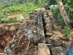 Jaga Ketersedian Air Bagi Petani, Dinas PU Perbaiki Irigasi di Ubrug Warungkiara