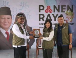Panen Ikan Nila bersama MENKOMDIGI, Bupati ” Dengan teknologi Budidaya Ikan lebih efisien dan produktif”