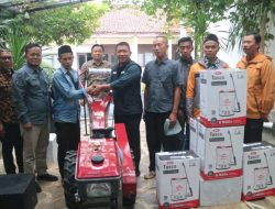 PEMKAB Sukabumi salurkan bantuan ALSINTAN Ke Kelompok Tani, dukung Produktivitas Pertanian