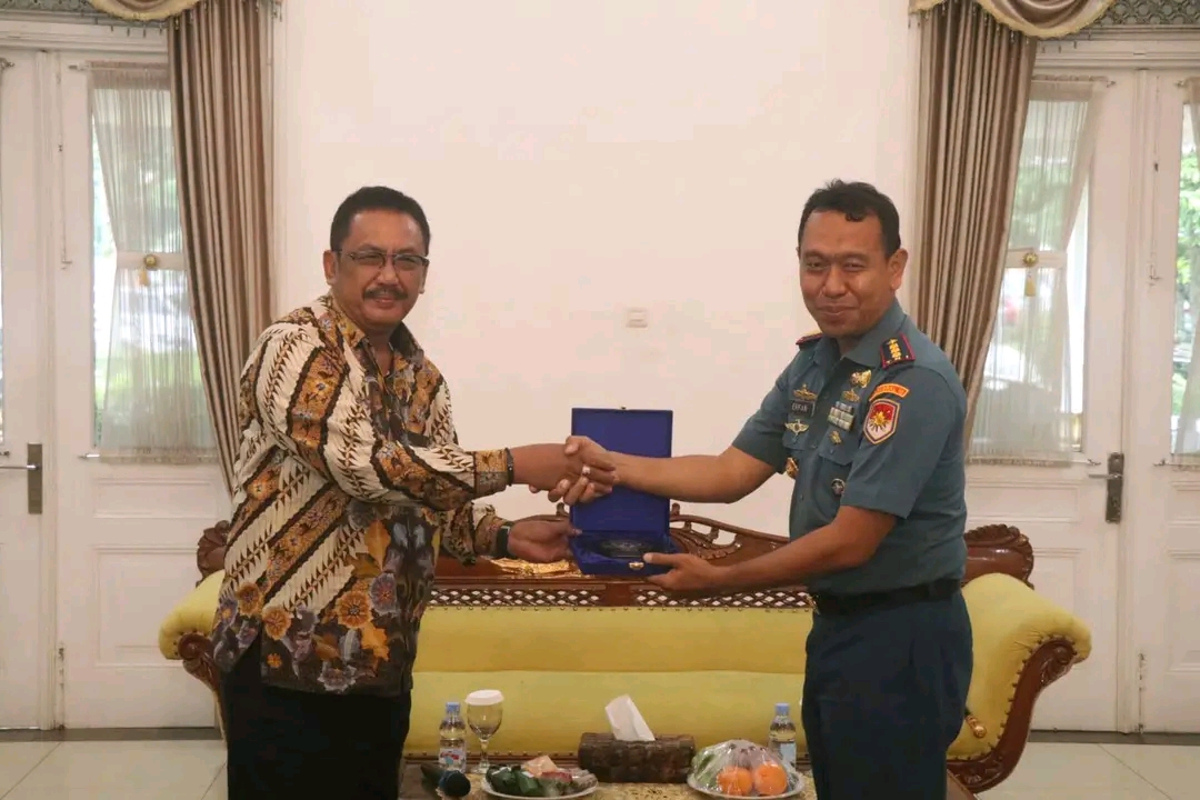 Bupati Terima Kunjungan DANLANAL Bandung, Bahas Agenda Bakti Sosial Di Wilayah Terdampak Bencana