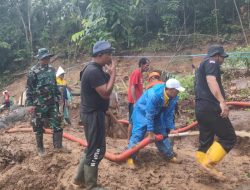 Bidang SDA Dinas PU Gotongroyong Perbaiki Irigasi Cikakak