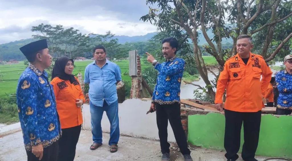 Bersama Sekda Dan Jajaran, Anggota DPRD Tinjau Lokasi Terdampak Bencana di Palabuanratu