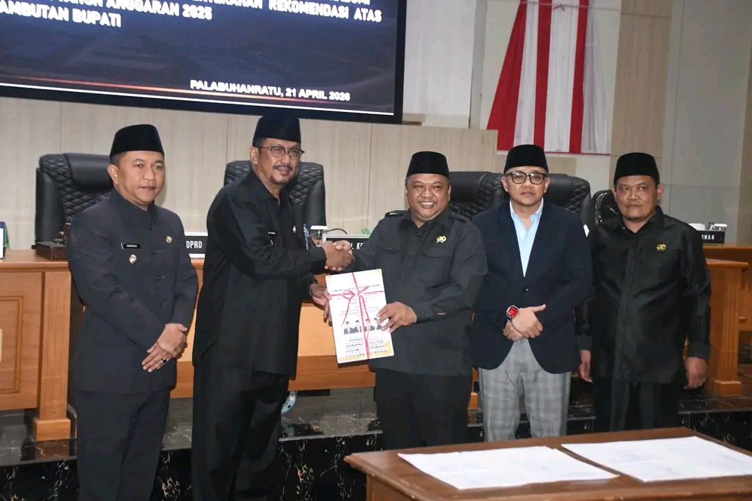 Bupati Dan Wakil Bupati Hadiri Rapat Paripurna DPRD Agenda Penyampaian Rekomendasi Atas LKPJ 2025
