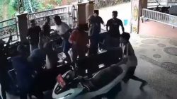 Kepala Desa di Lumajang Dibacoki di Teras Rumah Sendiri, 12 Orang Diburu Polisi