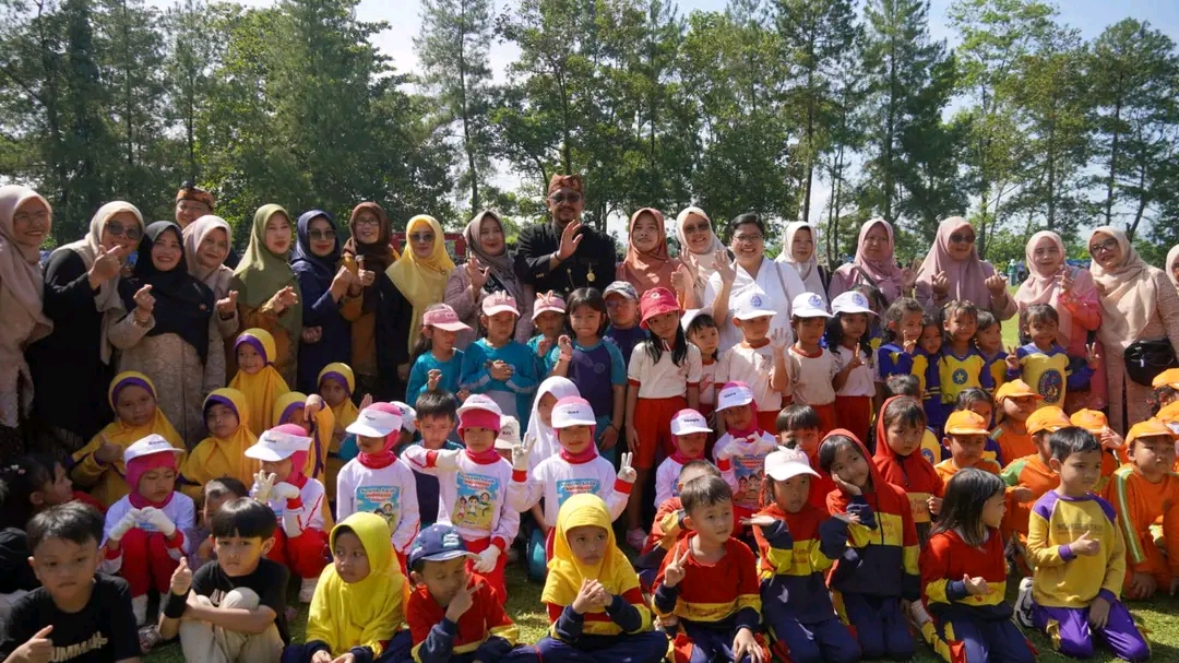 Pemkab Berikan Beasiswa Di Momentum Hardiknas, Bupati Sukabumi “Wujudkan SDM Unggul Dan BerdayaSaing”