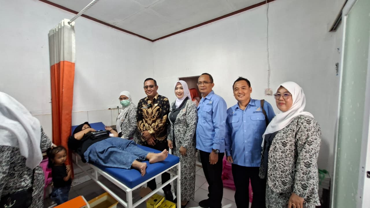 Tim DPPKB Kabupaten Sukabumi Bersama IBI Monitoring Pelayanan KB di Faskes Cicantayan