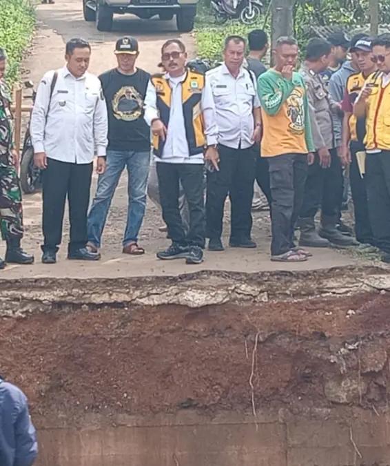 Dinas PU Kabupaten Sukabumi Tinjau Kondisi Jembatan Linggamanik
