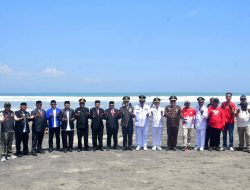 Bendera Merah Putih Membentang 300 Meter Di Pantai KarangHawu, Bupati “Wujud Syukur Masyarakat Atas Kemerdekaan”