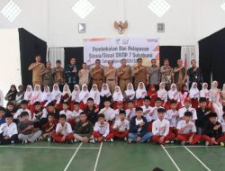 Terima Siswa SRMP 7, Sekda Minta Belajar Sungguh-Sungguh, Disiplin Dan Mandiri