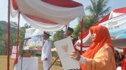 Ketua Fraksi DPRD Kabupaten Sukabumi Bacakan Teks Proklamasi Pada Upacara Kemerdekaan di Cisolok