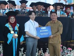 MASTAKA UMMI, Pemkab Sukabumi Serahkan Beasiswa Bupati “Generasi Mencrang”