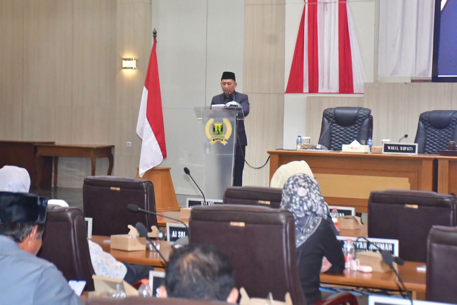 Paripurna DPRD Kab Sukabumi Agenda Penyampaian Nota Pengantar Bupati Atas Raperda 2027